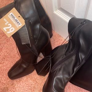 AVAILABLE: Knee high faux leather black boots (Forever 21)